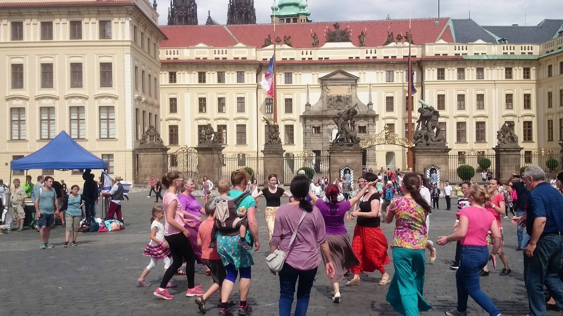 awekening_pred Hradem